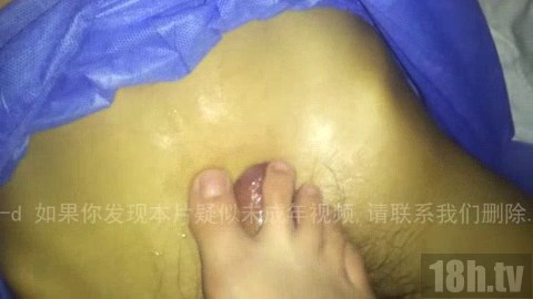 火车上认识的少妇,带回家足交(6分钟)