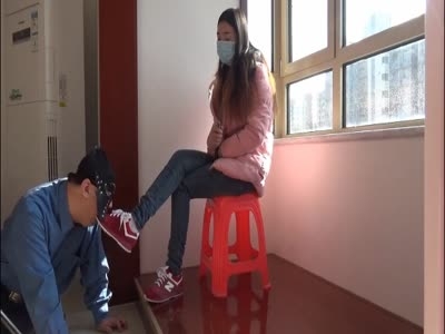 北京校花女神調教男奴舔腳,露臉。 北京女s招奴 招單男