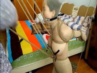 露臉氣質型熟女,被捆綁起來用震動棒潮吹調教