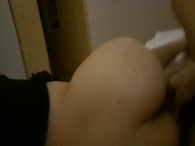 《成都小厲害》粗暴肛交 抓著頭髮 繞她後背