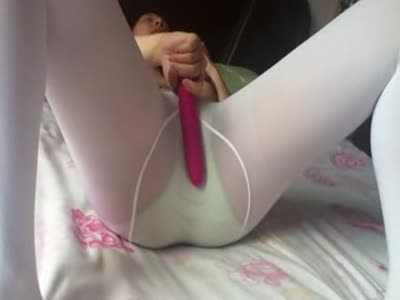 前女友穿絲襪在床上自慰