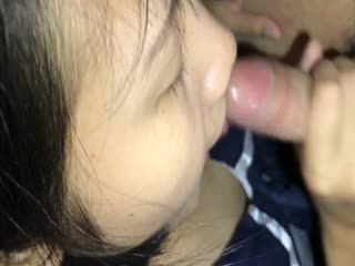 高三小女友做爱疯狂玩刺激 学生装水手服吊带黑丝跪舔J8 沙发女上位啪啪猛摇 无套插入 高清1080P原版无水印