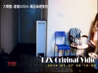 大闸蟹豪华巨制-翻版小Angelababy和翻版“陈慧琳”丝袜双飞,操会儿这个肉丝,操那个黑丝,帝王般的享受