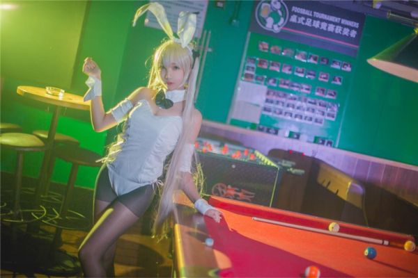 可爱青春美少女吃一口兔子多场景换装制服诱惑性感黑丝唯美画风【00:59】