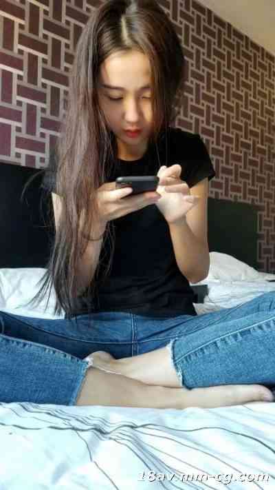 土豪5000元约校花级女神美女酒店性爱,隔着内裤抽插,这身材样貌简直是极品中的极品!【54:31】